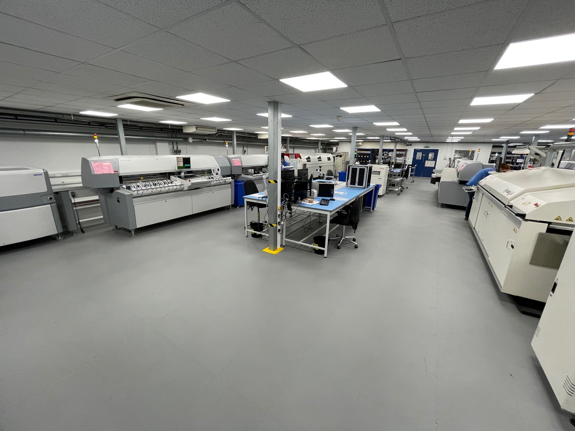 Renovación de una fábrica de electrónica con pavimento ESD en Gemini Tec